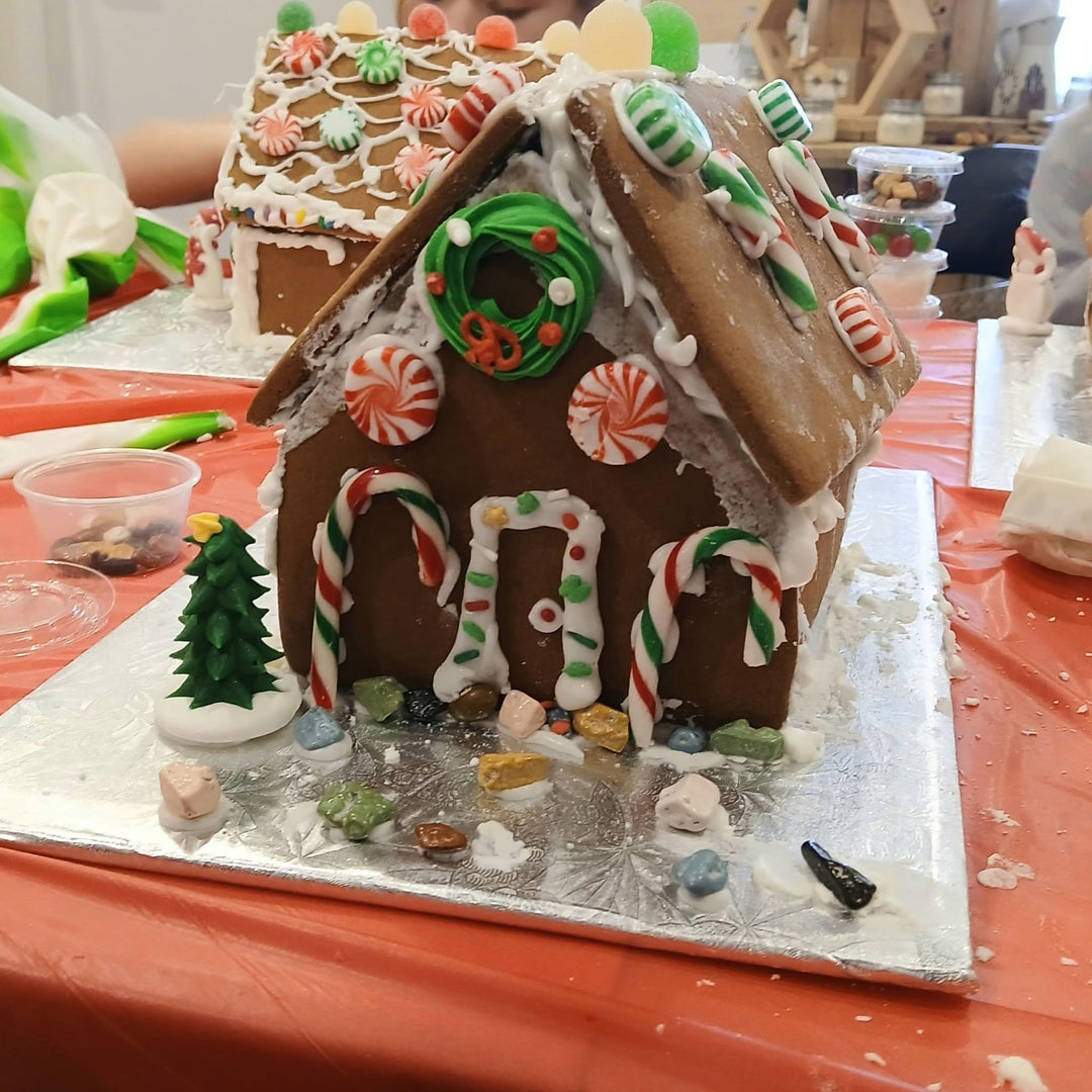 gingerbread decorating workshop family